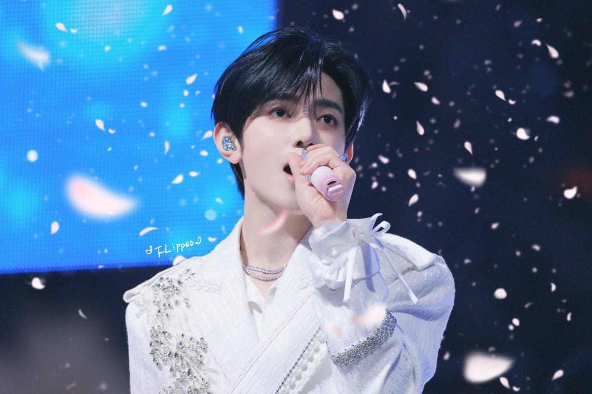 flipped_bbhh's tweet image. 251225 SBS가요대전 HQ

🤍

#장하오 #ZHANGHAO #章昊 #ジャンハオ
#ZB1   #ZEROBASEONE    #제로베이스원