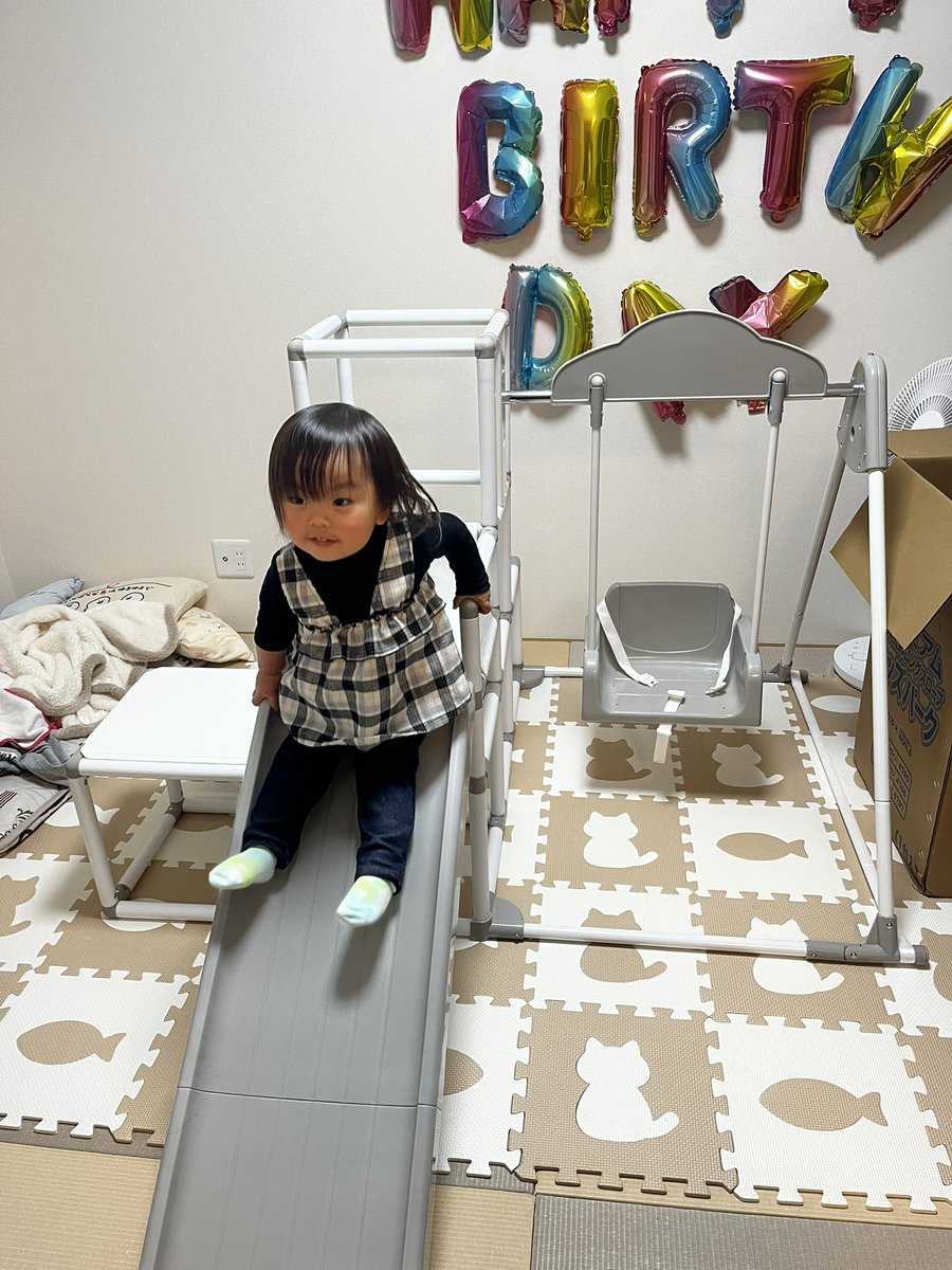 1日遅れのクリスマスプレゼント🎁
めっちゃ喜んで遊んでくれてサンタさんも嬉しい気持ちだよ🫶

唯達はハピバいつまで貼っつけてんのやろ笑笑