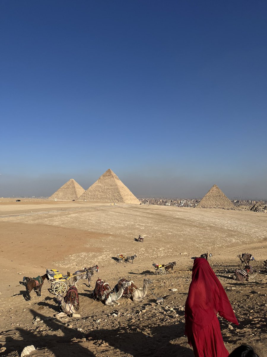 almasrhy's tweet photo. كم كلفتني سفرة مصر — القاهرة 🇪🇬💵
🗓️ المدة: 21 — 24 ديسمبر 

الطيران ✈️
الدمام ← القاهرة (مباشر)
– طيران اديل 🇸🇦
– الحجز من خلال تطبيق Trip قبل الرحلة بـ (اسبوعين).
💵 سعر التذكرة 740 ريال (ذهاب وعودة) (للشخص).

التأشيرة 🛂
– عند الوصول
💵 سعرها 25 دولار = 93.76 ريال (للشخص).

الفندق 🏨
شقة في الدقي📍
– التقييم 4.65
– الحجز من تطبيق Airbnb قبل الرحلة بـ 3 ايام.
– المدة: 4 ايام.
💵 سعر الشقة 433 ريال (لـشخصين).

الاماكن السياحية 🎡
💵 ممشى اهل مصر 
🆓 شارع المعز
💵 سينما زاويه
🆓 ديستريكت 5
💵 الاهرامات 
🆓 أركان بلازا
🆓 خان الخليلي
🆓 كايرو فيستيفال سيتي مول
🆓 وسط البلد 
💵 السعر 17 ريال (للشخص).

النت والاتصال 🛜
– شريحة SIM من شركة الاتصالات
– 40 جيجا لمدة شهر
💵 39 ريال (للشخص).

المواصلات العامة 🚗
– تطبيق Uber
💵 213 ريال (لـشخصين).

المطاعم والكافيهات 🍽️
– كوفتا 
– كافيه أبو العربي
– كشري ابو طارق
– شاي جمر
– Mazeej Balad Rooftop
– قصب سندباد 
– CAF
– بيت المشويات
– صبحي كابر
– coffee Kulture
– Butchers Burger 
– Starbucks 
💵 السعر 600 (للشخصين).

التكلفة النهائية على الشخص الواحد:
💵 1512 ريال.