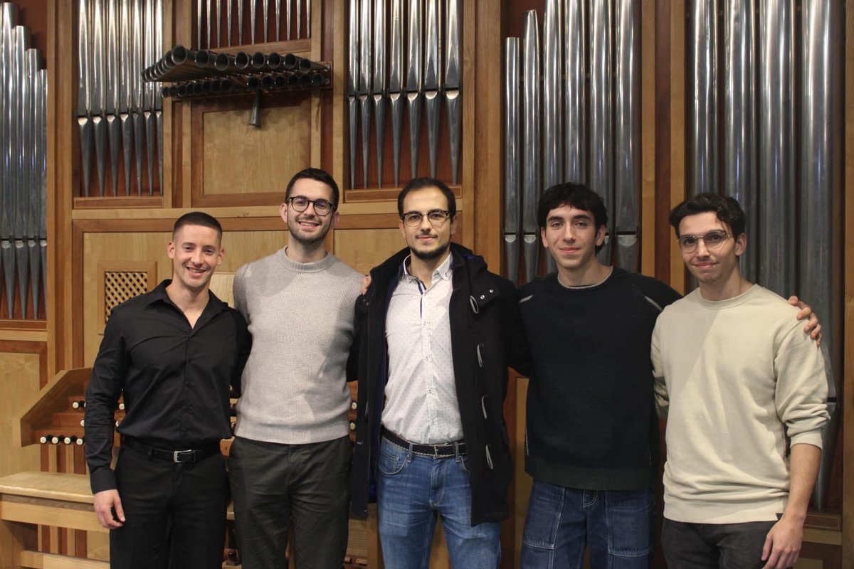 CSMMURCIA's tweet image. ¡Llegó el día!
Esta tarde, 26 de diciembre, a las 19 h, alumnado de Composición del @CSMM_Murcia estrena sus trabajos orquestales con la Orquesta UCAM, dirigidos por Salvador Pérez.
Hoy en el Teatro Vico de Jumilla y mañana, 27 de diciembre, en el Auditorio Víctor Villegas. 🎶