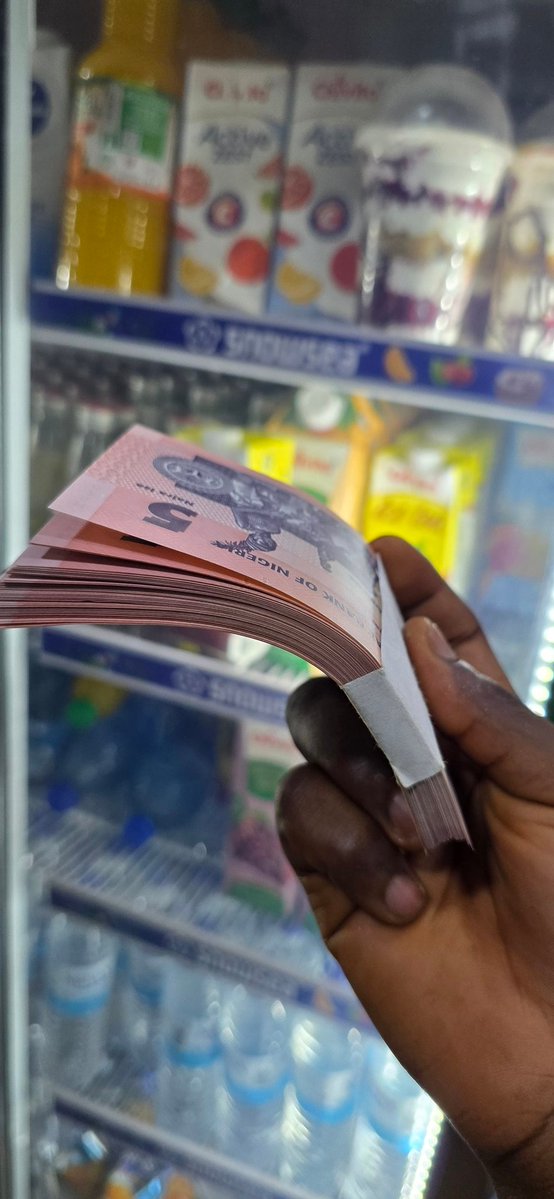 One of the area boys I give money to regularly, stopped me...

Since it's festive period, I thought he wanted to demand more. 

I rolled down the passenger's windows, and he said:

"It's my turn to dash you money today"

Handed me this parcel of N5. 

I was happy.

And...

It