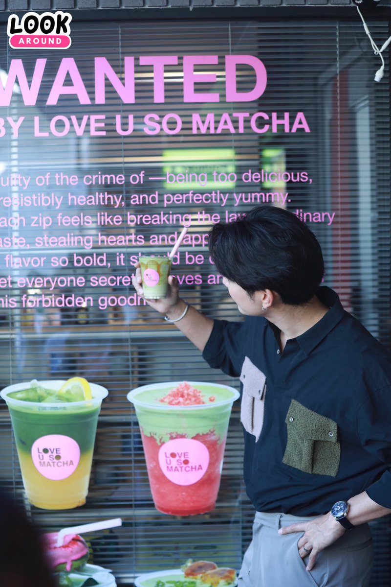 LookAround_TH's tweet image. เจ้าของร้านหล่อบอกต่อด้วย กับหนุ่ม“มิว ศุภศิษฏ์” ที่มาร่วมสัมภาษณ์กับสื่อมวลชน ในงานเปิดตัวซิงเกิลใหม่ “MISS ESME” พร้อมโปรโมทร้าน Love U So MATCHA สาขา สุขุมวิท49 🍵✨ อย่าลืมมาอุดหนุนกันน้าาาา

MEW MISSESME OUT NOW
#MewSuppasit #มิวศุภศิษฏ์ 
#MissEsme
#MissEsmePromo