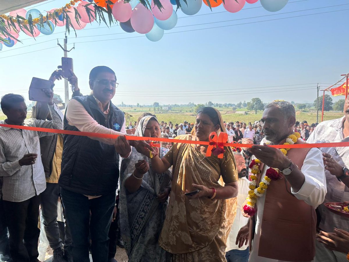 જનસુખાકારીના પરમ ધ્યેય સાથે છોટાઉદેપુર તાલુકાના બોકડીયા ખાતે નવીન પંચાયત ઘરનું લોકાપર્ણ ચૂંટાયેલા જનપ્રતિનિધિશ્રીઓ તથા ગ્રામજનોની ઉપસ્થિતિમાં કરવામાં આવ્યું.

આ પંચાયત ઘર ગ્રામ વિકાસ અને જનસેવામાં મહત્વપૂર્ણ ભૂમિકા ભજવશે તેવી આશા વ્યક્ત કરી..!