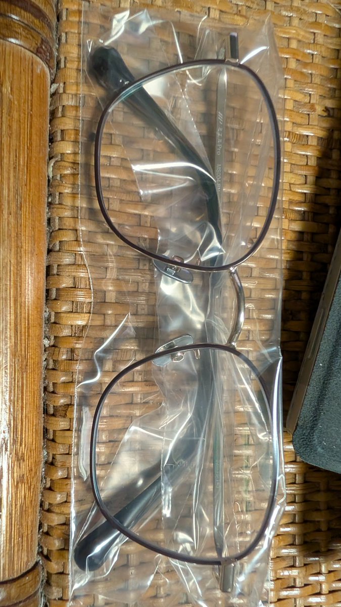 ジャパネットたかたで老眼鏡買った ミエルproと言う奴。 これ中々凄い