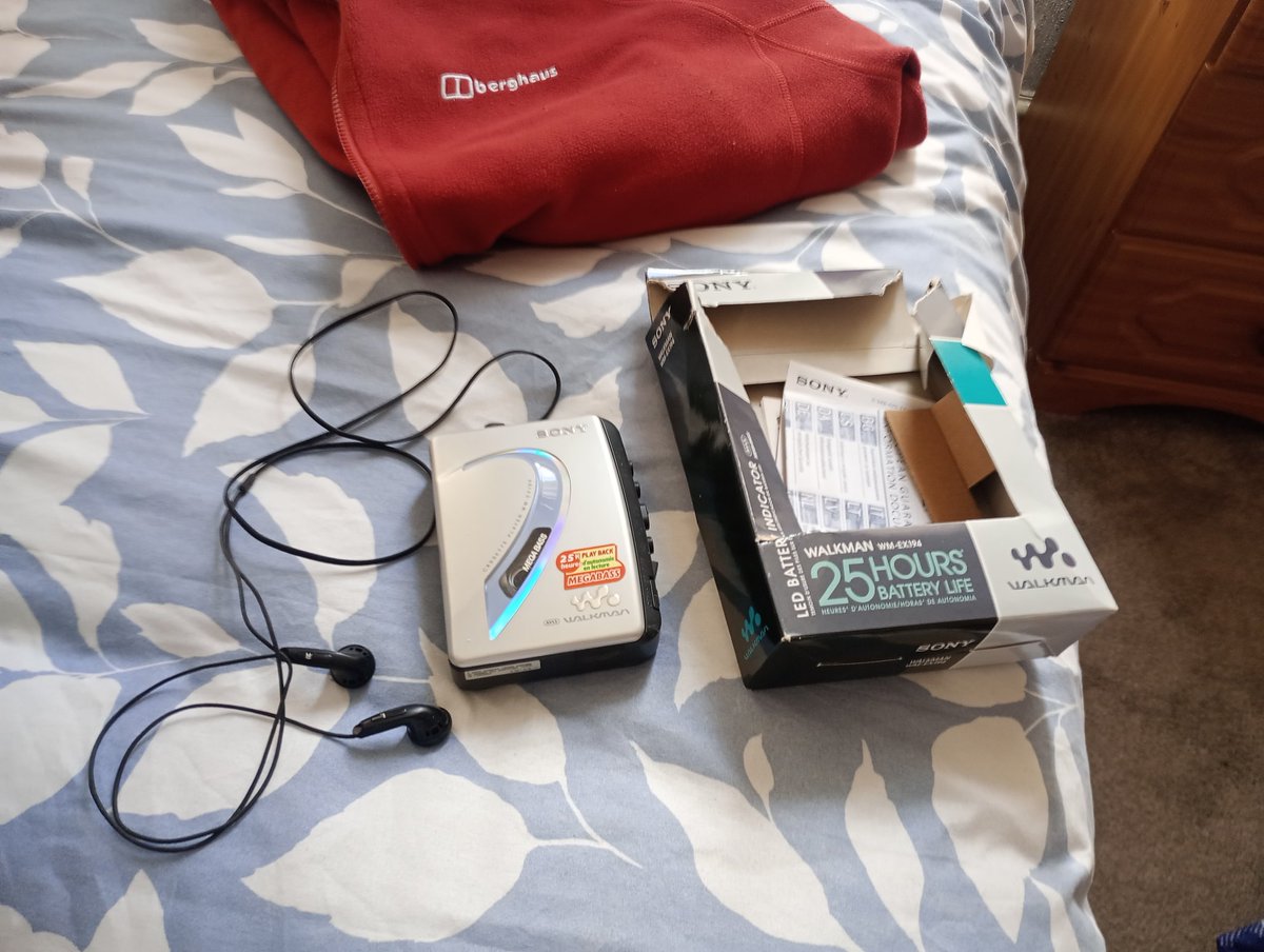 stephenjohnhol1's tweet photo. Love this get them old cassettes rolling ⏩ ⏪ ▶️ ⏹️ 🎧 🎶 https://t.co/4mDgtAVBG4