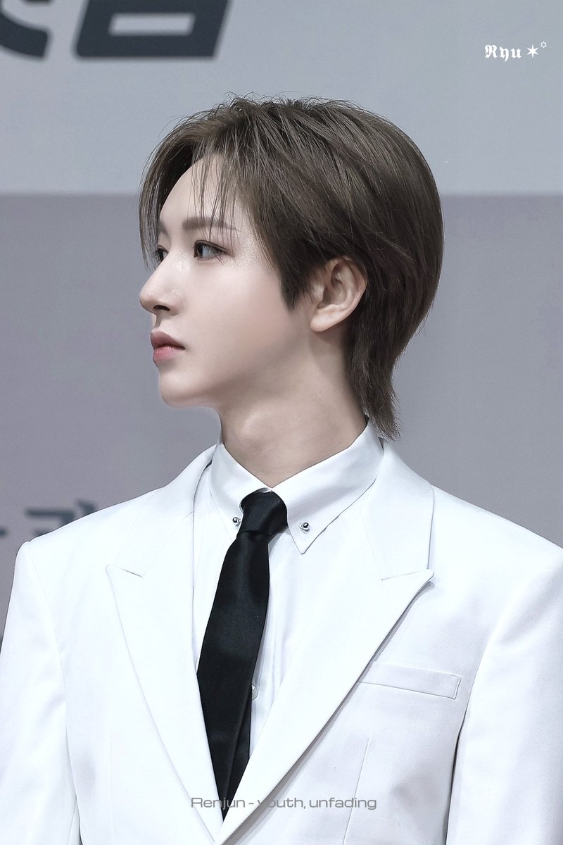 nct_menfess's tweet photo. when you're in the best side profile competition and you're against renjun 💚

cr. Rluversclub https://t.co/zTj1jeQqvi