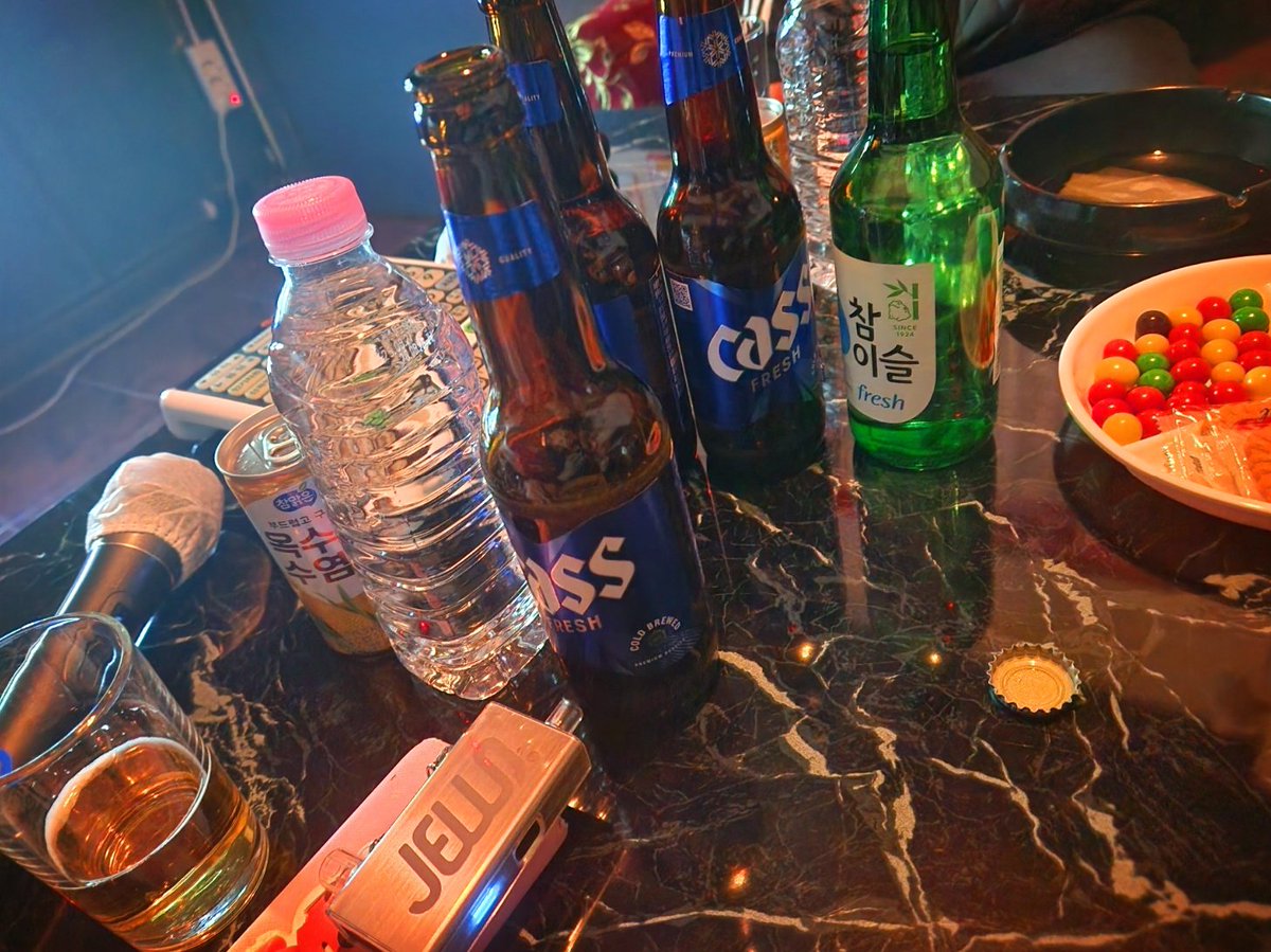 주말 ㅂㅅ님과 함께한 ~

즐거웠던 1:1 +@ (누구게 ?!) 노래방 나들이 ..♡