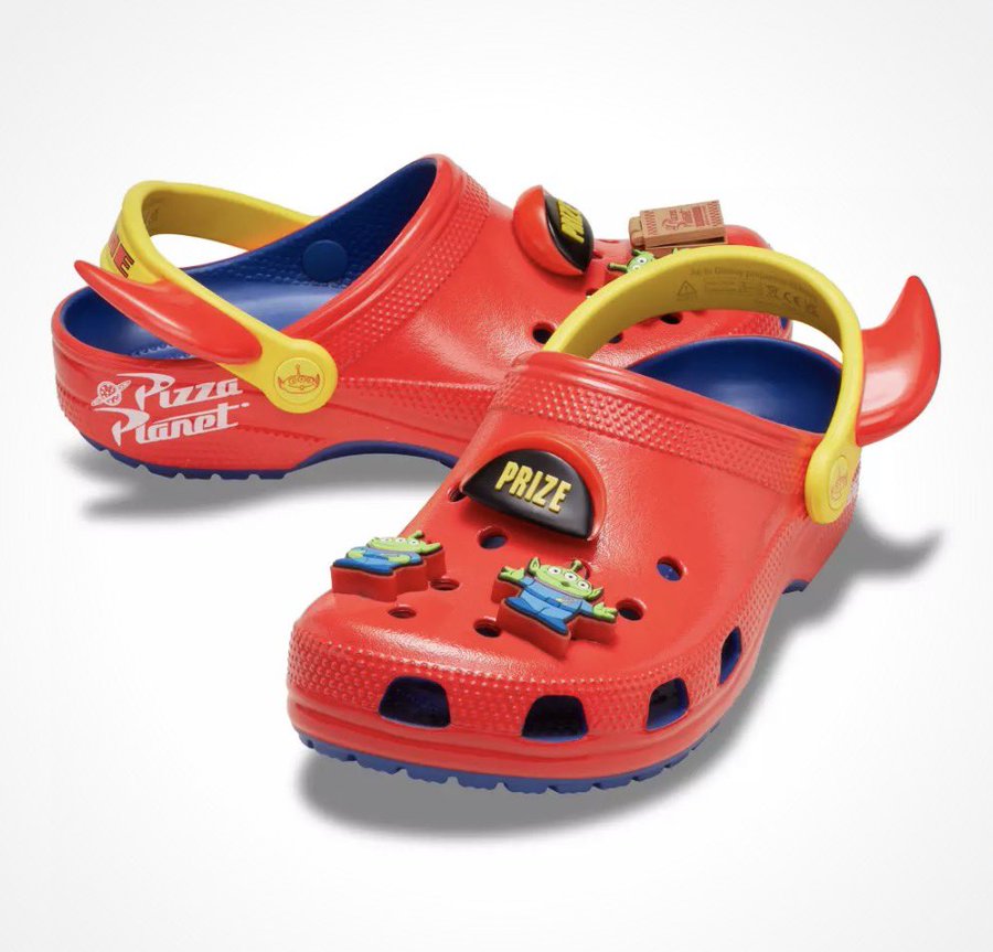 snkr_twitr's tweet photo. AD: PRICE DROP at $49.98
Toy Story Pizza Planet x Crocs 'Alien' Classic Clog     

Shop -> https://t.co/Z4zCxH7YkD https://t.co/WzSbUAspXT