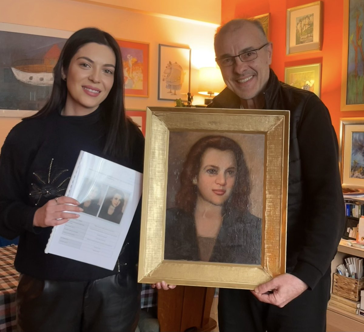 Пре и после рестаурације породичног портрета мајке глумца Владимира Петровића, са легендарном улогом Бобе из Жикине династије 🎭

Владимир тренутно тумачи одраслог Бобу у новом филму Повратак Жикине династије, а ја сам имала част да вратим сјај овом предивном портрету његове