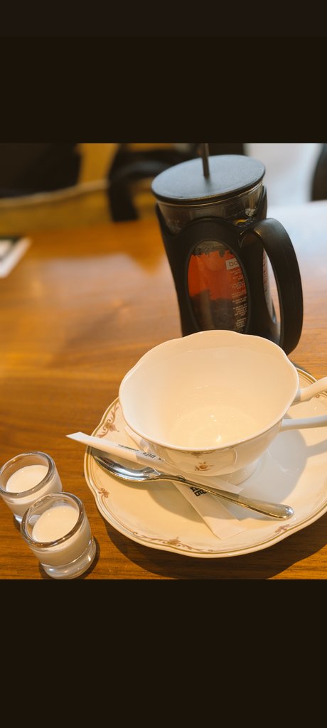 お疲れ様です。
寒い夜✨ですね。朝から大きなトランクを手にした方々を見かけ、旅の気配を感じました。

静かなカフェで温かいダージリンをいただき、ほっと一息ついて帰ります

年末は予定通り、のんびり旅へ行くつもり

明日も午前中頑張ります

どうぞ暖かくして、ゆっくりお休みくださいね🫶