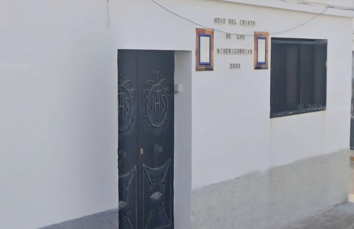 cofrademania's tweet photo. Vergonzosa situación en Chipiona: ocupada la casa de la Hermandad del Cristo de las Misericordias. https://t.co/ahsEzHj5HL @masjerez @miguelperea1 @MigueMoreno79 https://t.co/HPcKeKmSzM