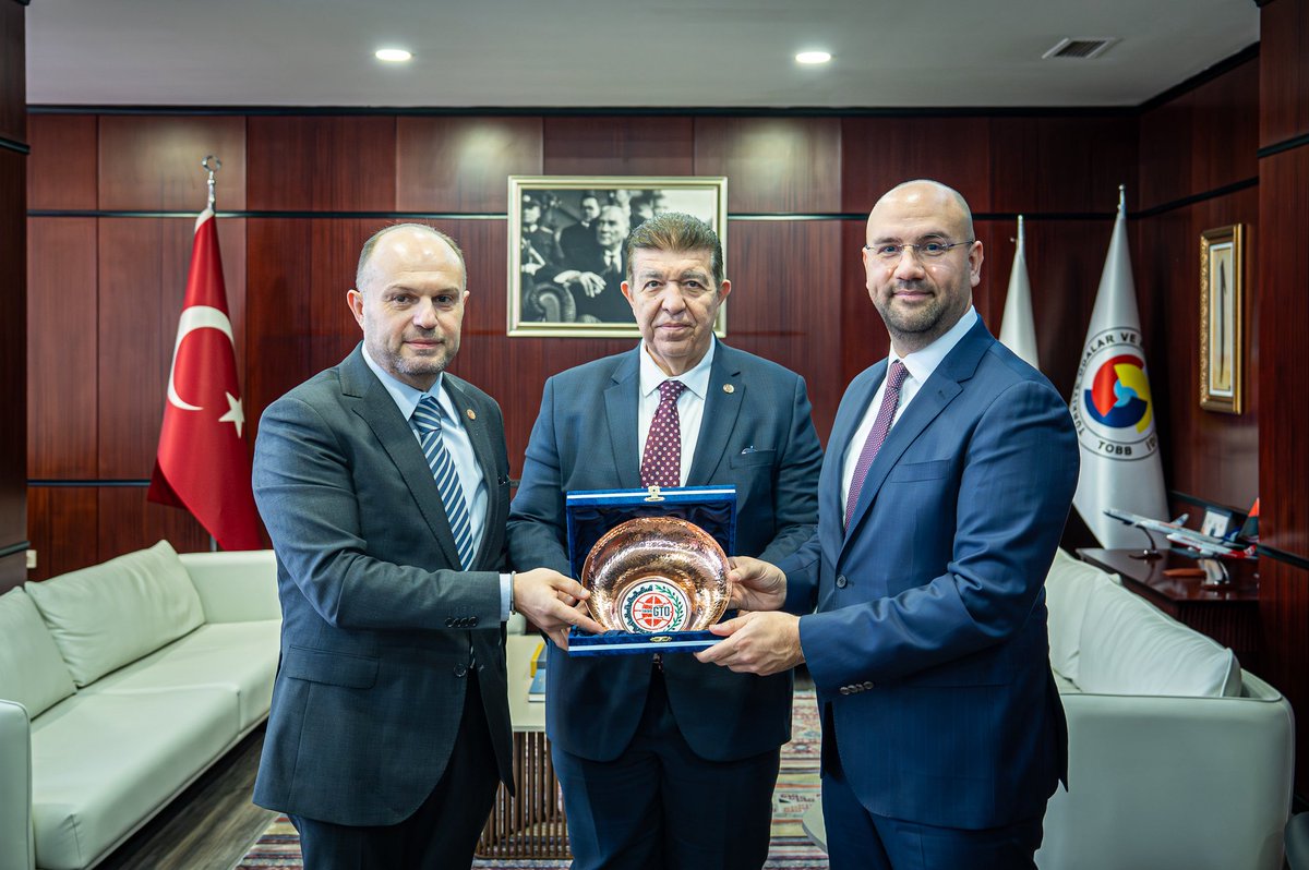 Gelişen Ev ve Yaşam Eşyası Markaları Derneği (GEEM)
Yönetim Kurulu Başkanı Ahmet Çığır Şahin ve yönetim kurulu üyelerini Odamızda ağırladık.

Ziyarette; Gaziantep’in ticaret yapısı, şehrimizin bölgesel dinamikleri, ilimiz sanayisinin mevcut durumu ile ev ve yaşam eşyası