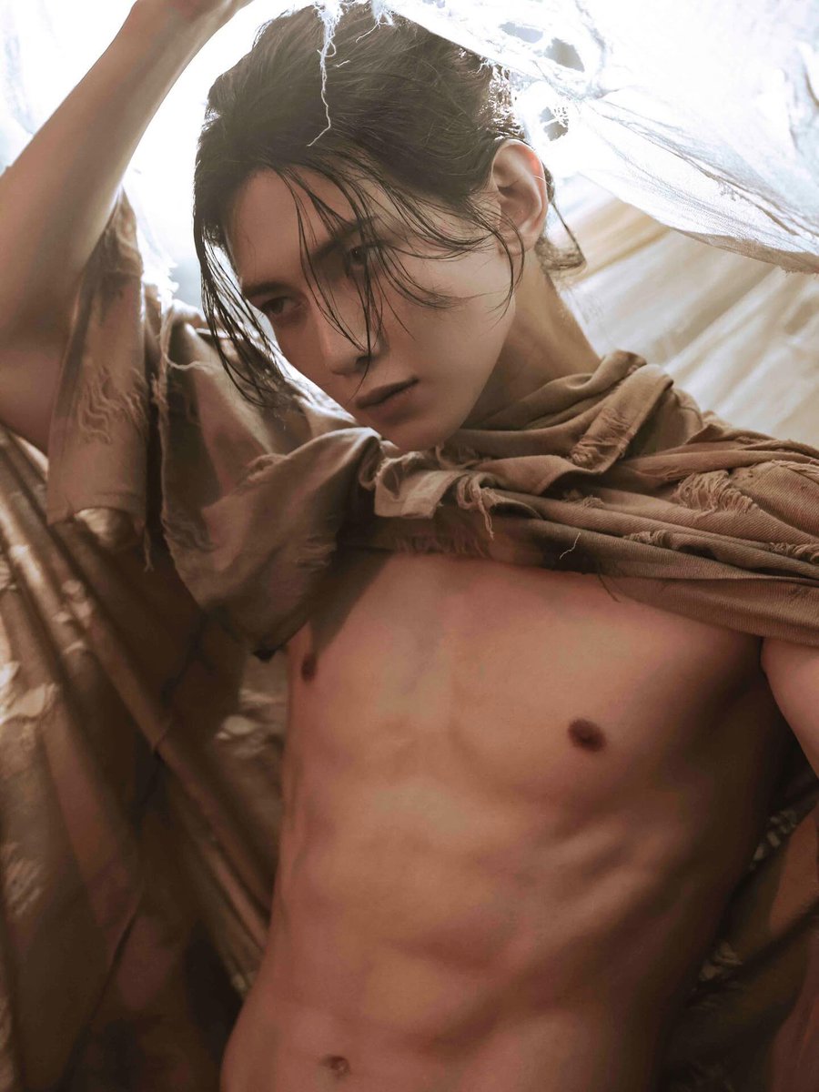 iwonholeyou's tweet image. same man