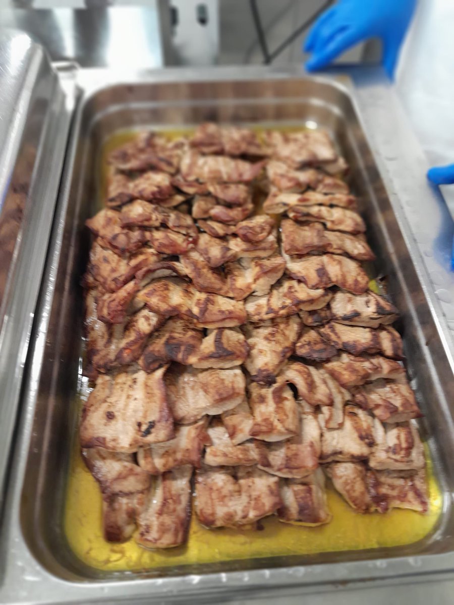 SaludNorteMalag's tweet image. Así de rico se mostraba el menú especial de Navidad para los pacientes del Hospital de Antequera. 
- Gazpachuelo malagueño
- Solomillo al Pedro Ximénez
- Ensalada de mar
- Macedonia de fruta 
#MenúNavidad #FelizNavidad #HumanizAndalucía #HumanizAntequera