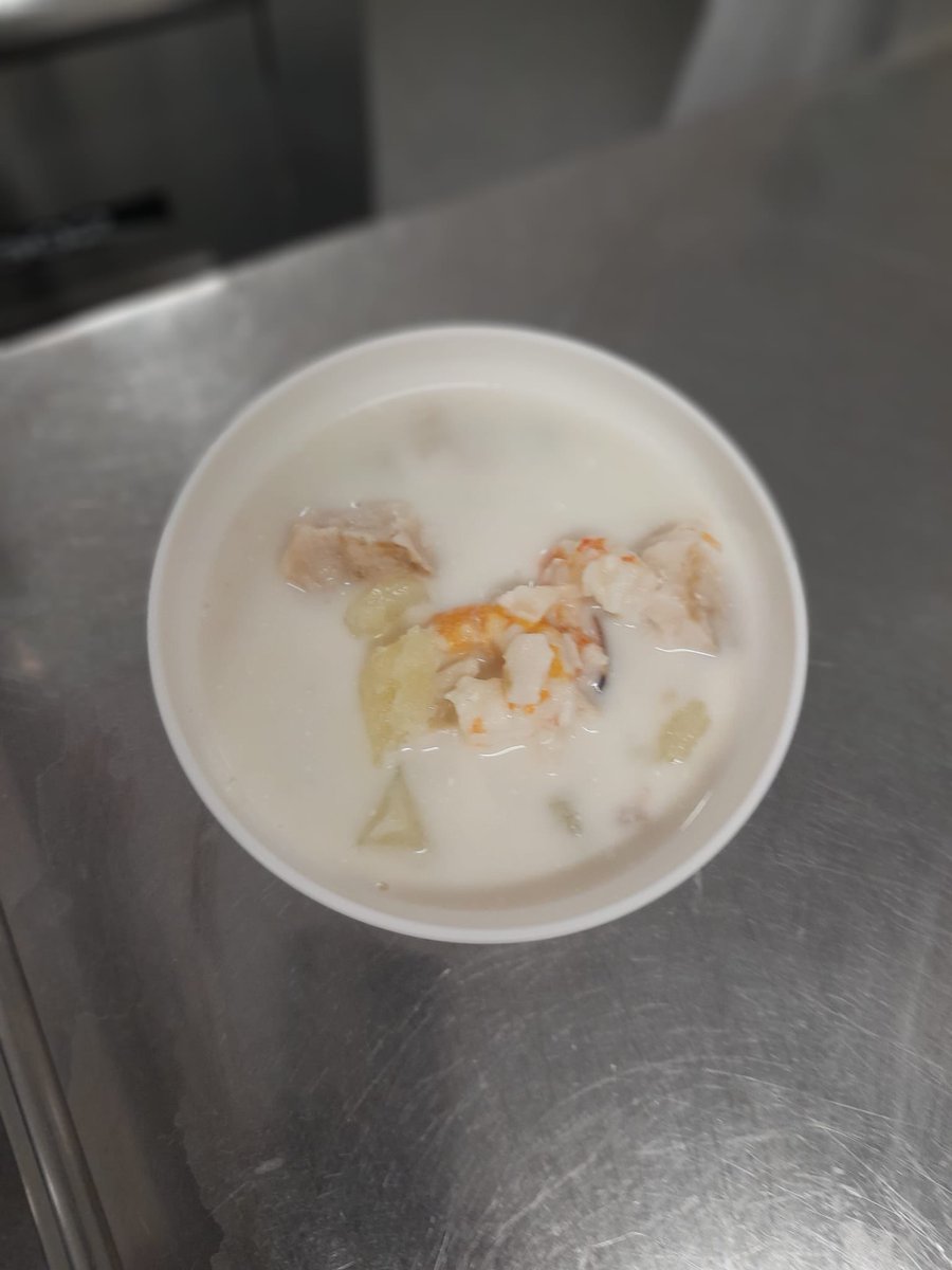 SaludNorteMalag's tweet image. Así de rico se mostraba el menú especial de Navidad para los pacientes del Hospital de Antequera. 
- Gazpachuelo malagueño
- Solomillo al Pedro Ximénez
- Ensalada de mar
- Macedonia de fruta 
#MenúNavidad #FelizNavidad #HumanizAndalucía #HumanizAntequera