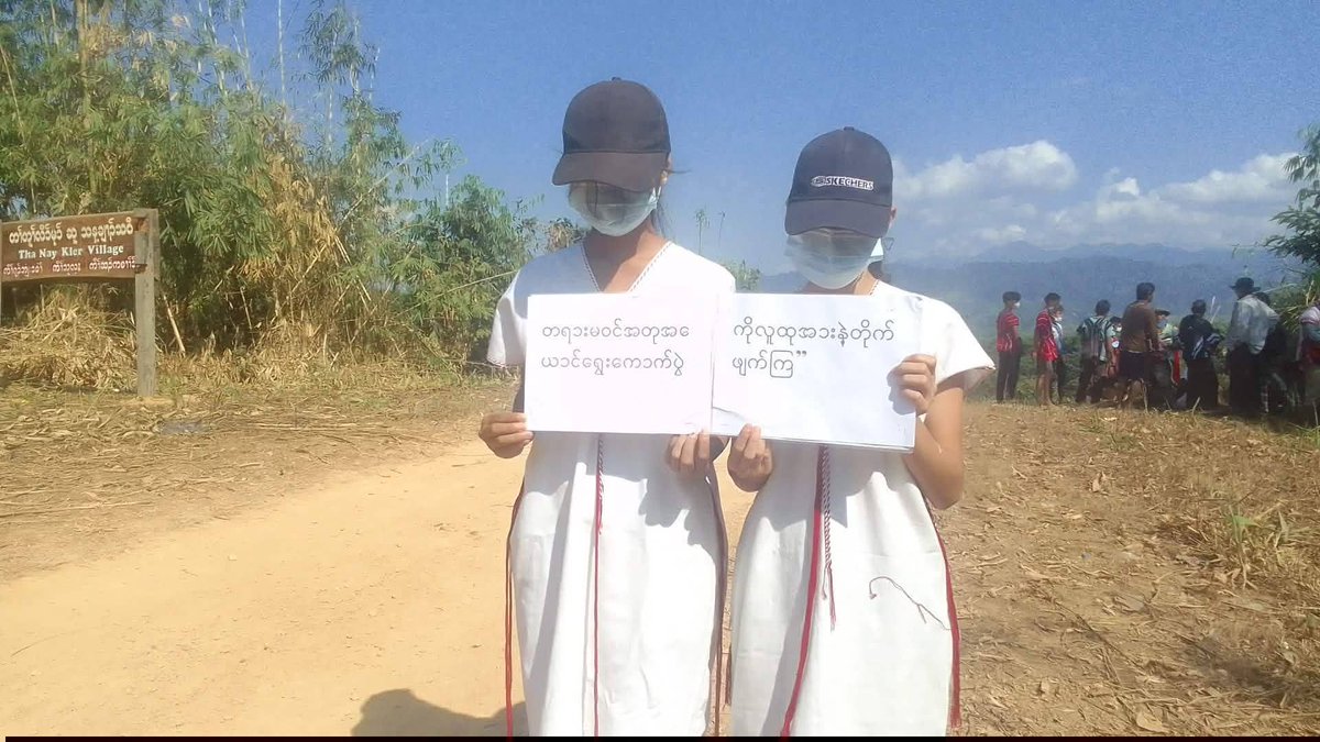naingnaingaung's tweet photo. Defying daily consequences of an illegitimate regime change, locals in Thayet Chaung Township, Dawei, protested the junta's exclusive sham election.
#DaweiProtest
#2025Dec26Coup
#WhatsHappeningInMyanmar https://t.co/aUVVb2HVyY