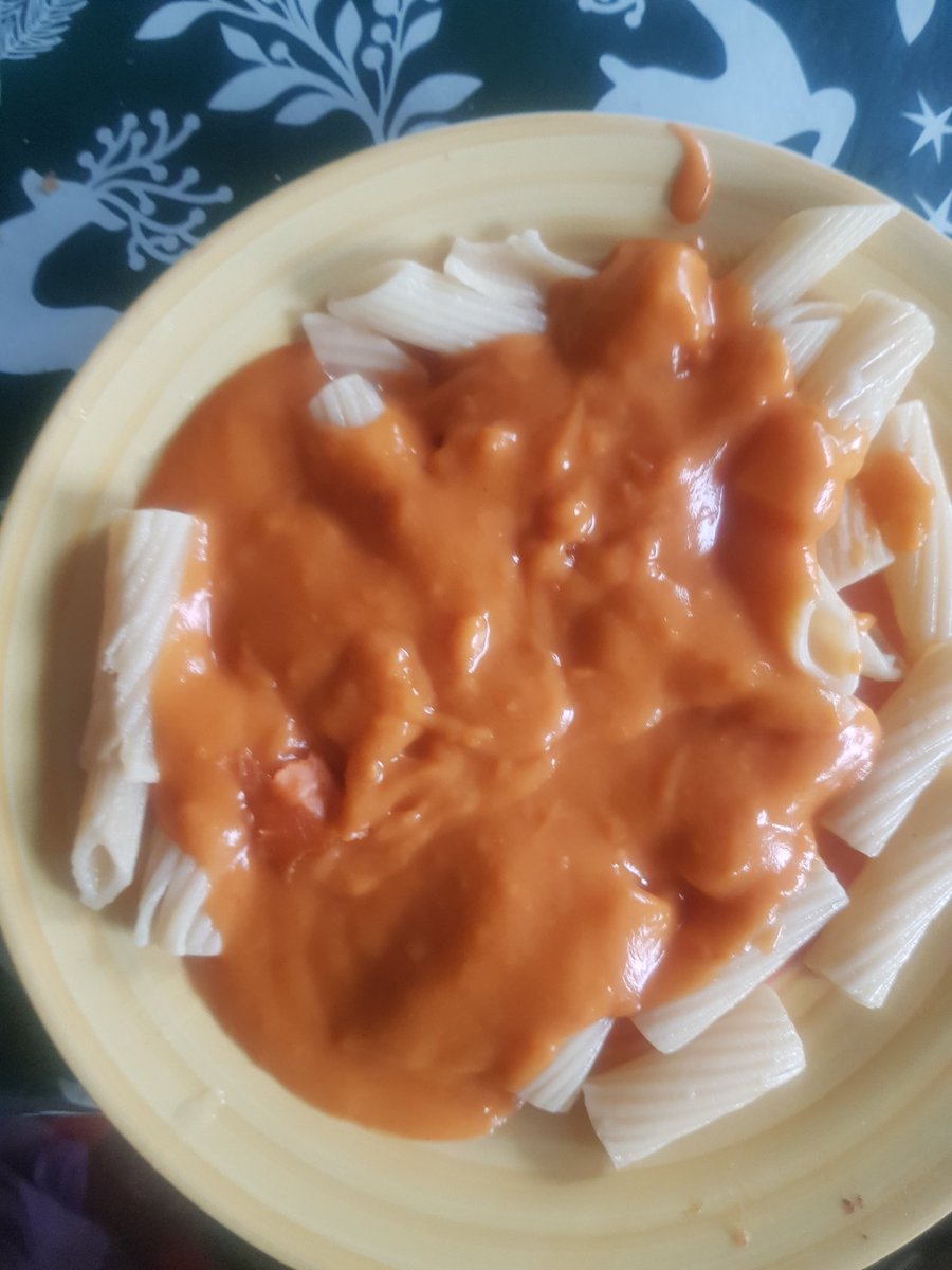 JanXion1's tweet photo. Mahlzeit 
Euch allen noch ein schönen Nachmittag 
#nudeln #tomatensoße https://t.co/BVCBvEVG7R