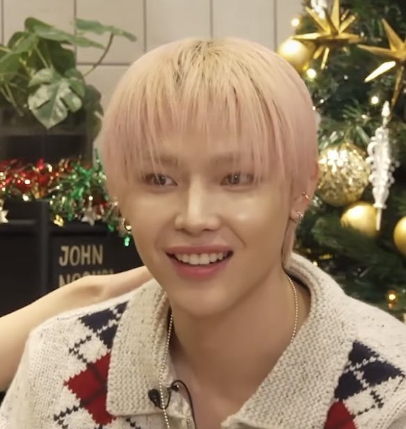 suzzz79's tweet image. 앞머리 때문에 바부됨 ㅋㅋㅋㅋ핰ㅋㅋ💕💕