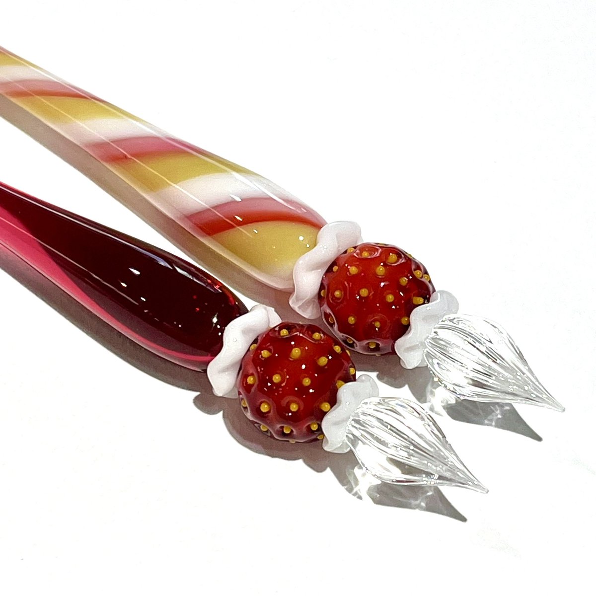 🍓いちごのミルフィーユガラスペン
🍓いちごゼリーのガラスペン
こちらの2点を、ぐり工房オンラインショップにて、販売開始いたしました！
gurikoubou.stores.jp