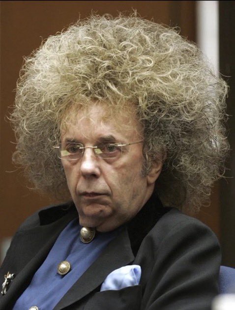 il 26 Dicembre 1939 nasceva
Harvey Philip "Phil" Spector,
produttore discografico, compositore
e cantante statunitense, considerato
una delle figure più influenti e
rivoluzionarie della storia della musica.
Inventore della tecnica Wall of Sound.
Phil e' stato uno dei primi