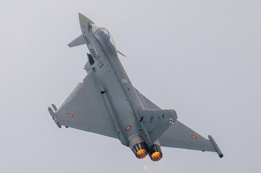 ¡Buenos días, aviadores! 👋

Si estáis de vacaciones y no sabéis ni qué día es significa que estáis desconectando. 😃

Pero para eso estamos nosotros, para recordaros que seguimos aquí. 😉

Así que, a disfrutar del viernes.