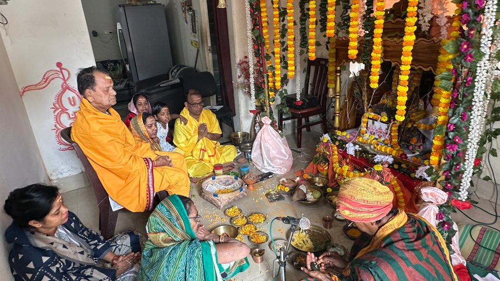 ଜଗଦାନନ୍ଦକନ୍ଦାୟ ପ୍ରଣତାର୍ତ୍ତିହରାୟ ଚ ।
ନୀଳାଚଳନିବାସାୟ ଜଗନ୍ନାଥାୟ ତେ ନମଃ ॥

‘ହରି ଅନନ୍ତ - ହରି କଥା ଅନନ୍ତ’
ଆଜି ପୌଷ ଶୁକ୍ଳ ୬ଷ୍ଠୀ, ଧନୁ ଦି୧୧ନ, ଇଂରାଜୀ ତା ୨୬-୧୨-୨୦୨୫ ରିଖ, ଶୁକ୍ରବାର ମୋ ଭୁବନେଶ୍ବର ବାସଭବନରେ ‘ହରିବଂଶ’ ପୋଥି ବସିଲା ।

ଜଗତର କଲ୍ଯାଣ ହେଉ, ମହାପ୍ରଭୁ ଶ୍ରୀଜଗନ୍ନାଥଙ୍କ ନିକଟରେ ଏହାହିଁ ପ୍ରାର୍ଥନା ।