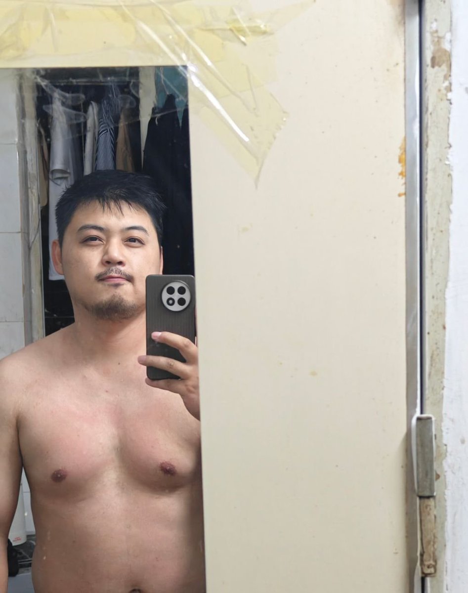 看什么看 tweet media