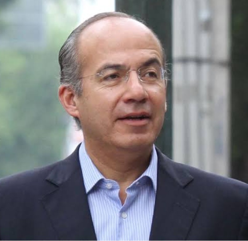 ryo_hermoso's tweet image. Queridos amigos, vamos con una encuestita.🥳

Les gustaría que en México hubiera reelección y que Felipe Calderón con 63 años, fuera el candidato? 

VOTARIAS POR ÉL? 

SI - 🔁

NO  - ♥️

Voten 👇🙋🏼‍♀️