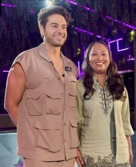 KanShubz's tweet photo. A big thank you to all my well wishers here in #GauravKhanna FD 🫂
It’s only bcoz of your love and best wishes that I could meet Cutu Kumar again 🥰
So many of you sent the form link to me asking “you are going na?”, I love you all 😘
So I filled the form by #LadiesLounge and https://t.co/HYt1RVbmkx