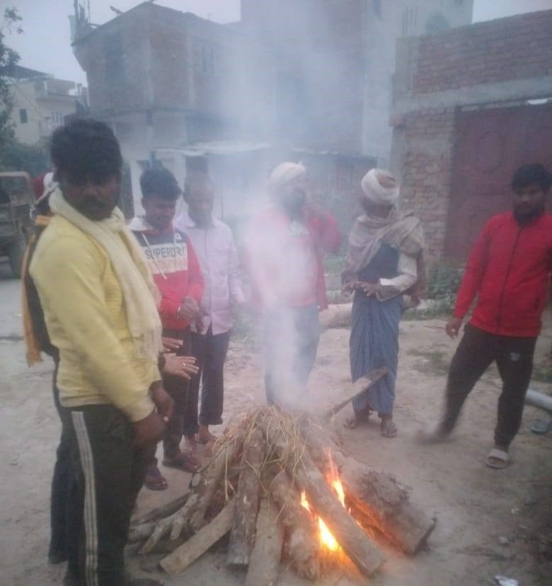 UDHDBIHAR's tweet image. शीतलहर से राहत की पहल 🔥

शीतलहर के बढ़ते प्रभाव को देखते हुए नगर पंचायत, मैरवा द्वारा आमजन की सुविधा एवं सुरक्षा को ध्यान में रखते हुए नगर पंचायत क्षेत्र के विभिन्न स्थानों पर अलाव की समुचित व्यवस्था की गई है।
#शीतलहर #ColdWave
#Bonfire #PublicSafety