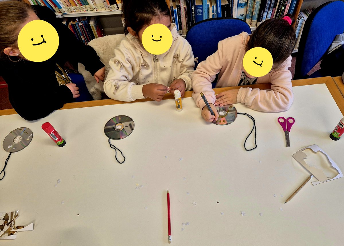 😀✨✨ ⛄️Nueva visita del CEIP de El Puntal, esta vez los alumnos de 1º y 2º de primaria que han disfrutado del cuento "La Navidad de la Bruja Aburrida" y  han realizado una manualidad acorde a estas fechas.🎄✨💫☃️
<a href="/RMBM17/">RMBM</a> 
@CEIPElPuntal