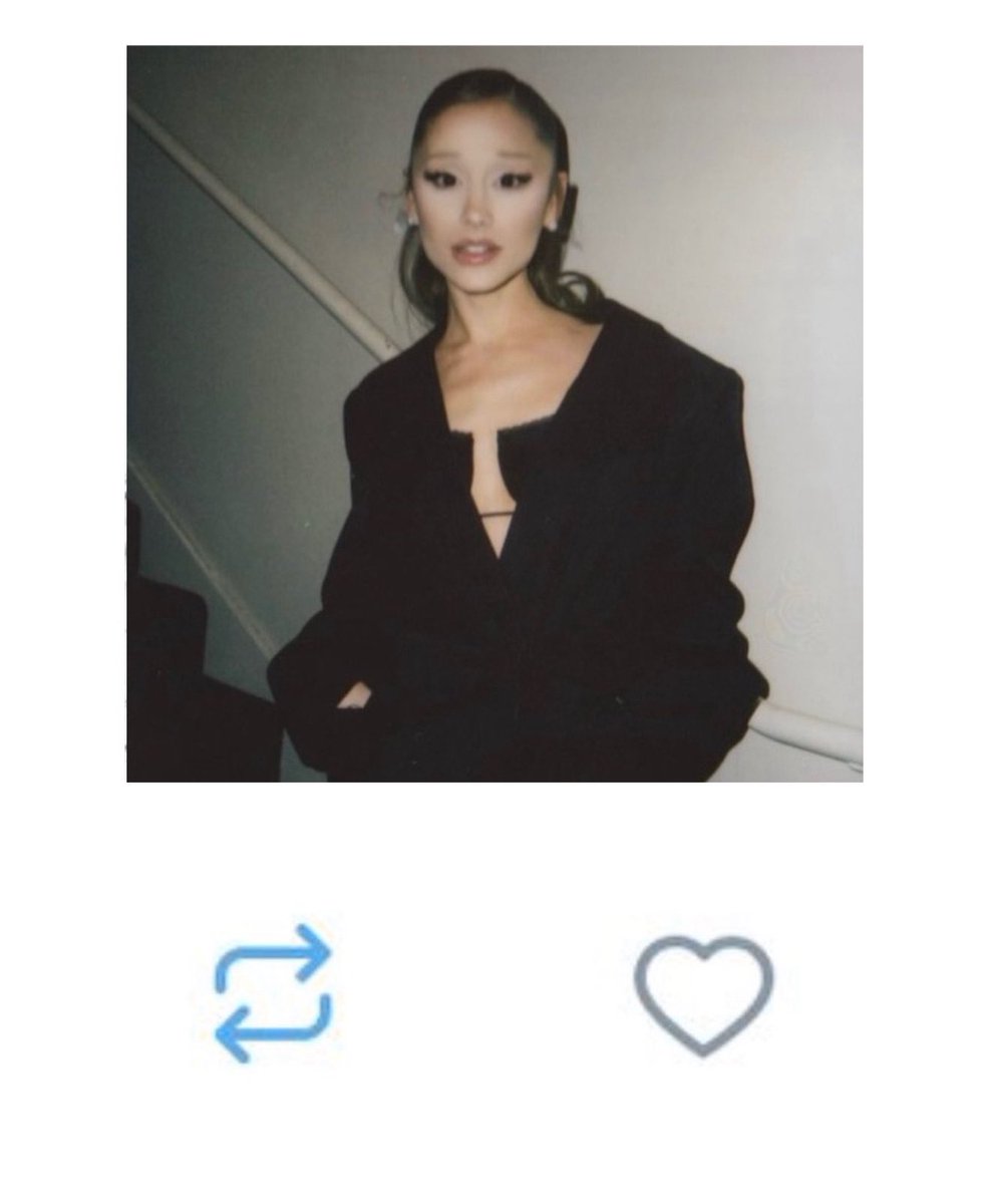 eternallybubbly's tweet photo. which has a better discography? https://t.co/XZAVhDdFUH