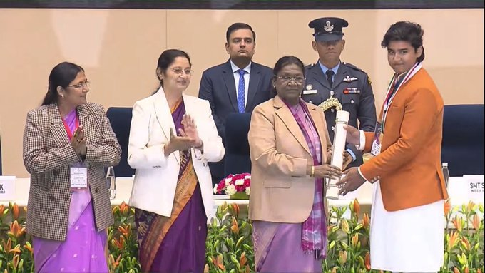 Vaibhav Suryavanshi, only 14, yet already a shining star of India! 🌟 Honoured with the Pradhan Mantri Rashtriya Bal Puraskar 🏅
#VaibhavSuryavanshi #YoungTalent #Cricket #TeamIndia #BCCI #ThePowerGiftivalxPondPhuwin #ViratKohli #LeBron #RohitSharma #RICE #DareYouToDeathEP2 #DeFi