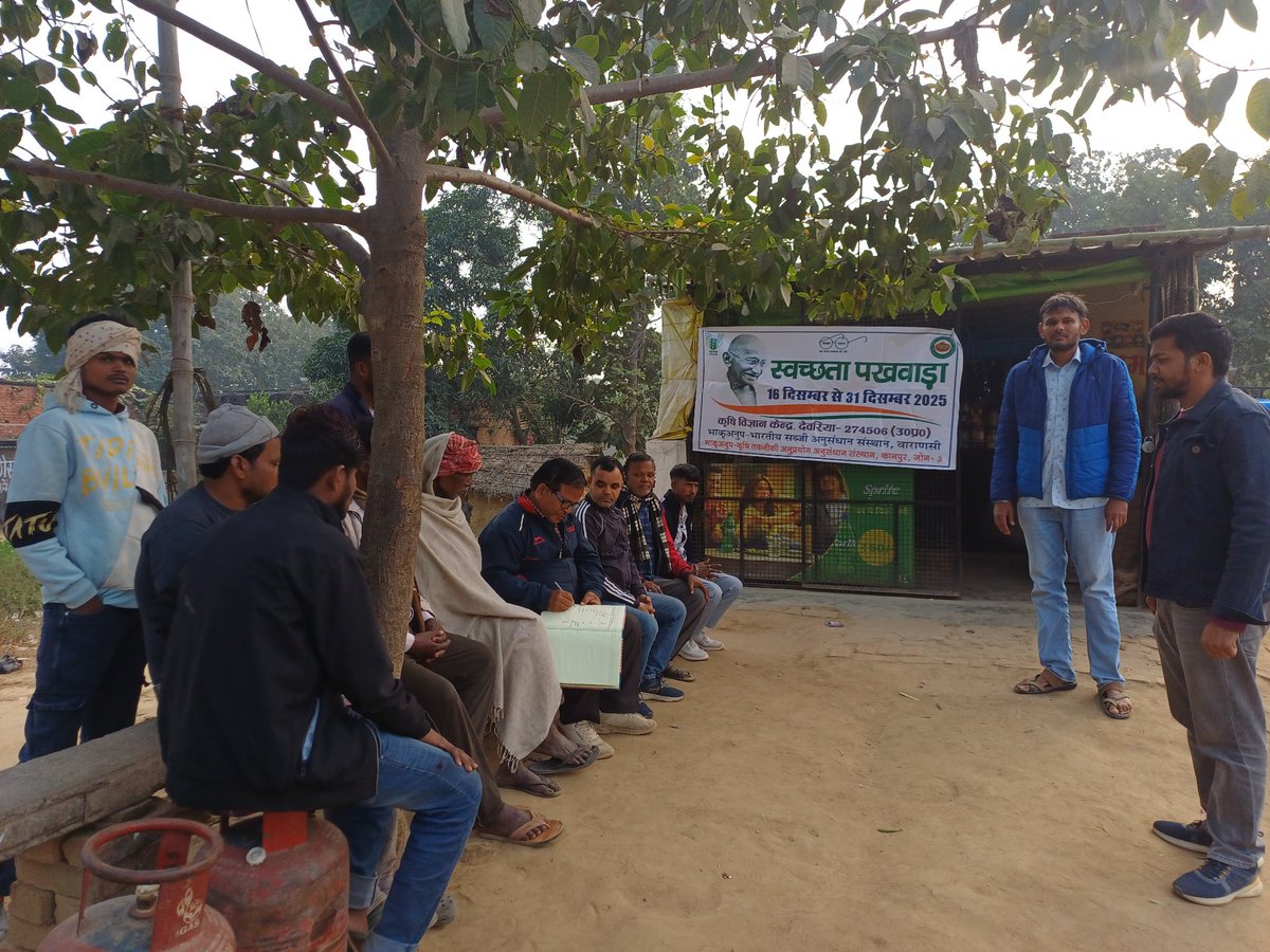 AnkurSharm44327's tweet photo. "Swachhata Pakhwada" 16-31 December, 2025 @IivrUp 
25.12.2025 An awarness program &amp; signature campaign was organized in village: Pakdi lala, block: Salempur https://t.co/BRchfgHcwA
