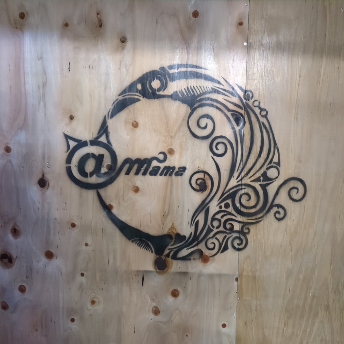 ＠ｍ＠ｍ＠本日OPENが少し遅れての21時半OPENになりますm(_ _)m
大阪今日初雪w
お外は寒いですが　店内は温かくして　ダーツ投げお待ちしております😀