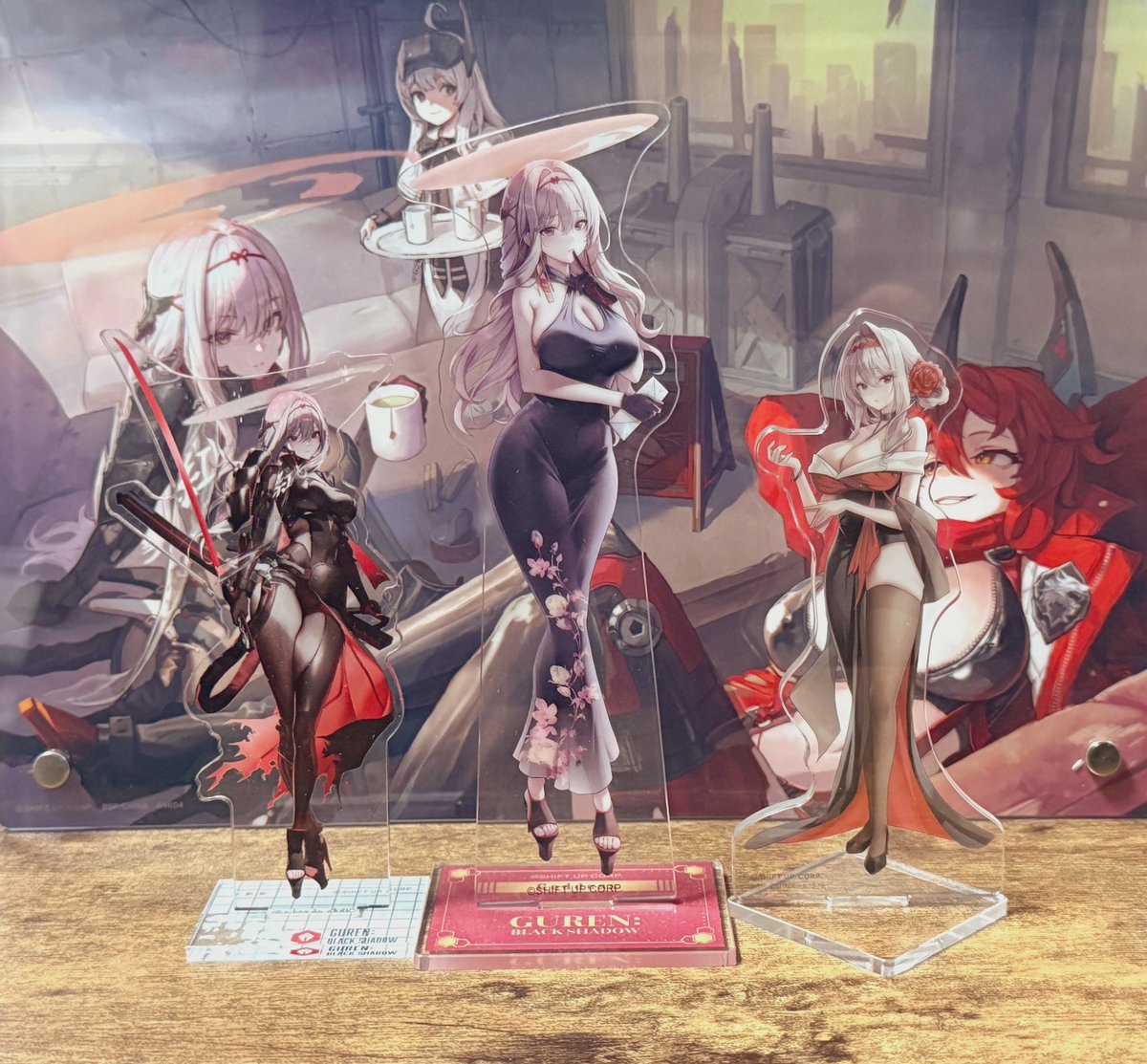 Guren_ski's tweet photo. 一番くじアクスタサイズ比較

メガニケストアの黒紅蓮様アクスタよりちょっと高いくらいかな

やっぱりローソンコラボのアクスタ大きいね！どれも良き🥰

絵師様、素敵なイラストを本当にありがとうございます🙇 https://t.co/Dm6InZnFtV