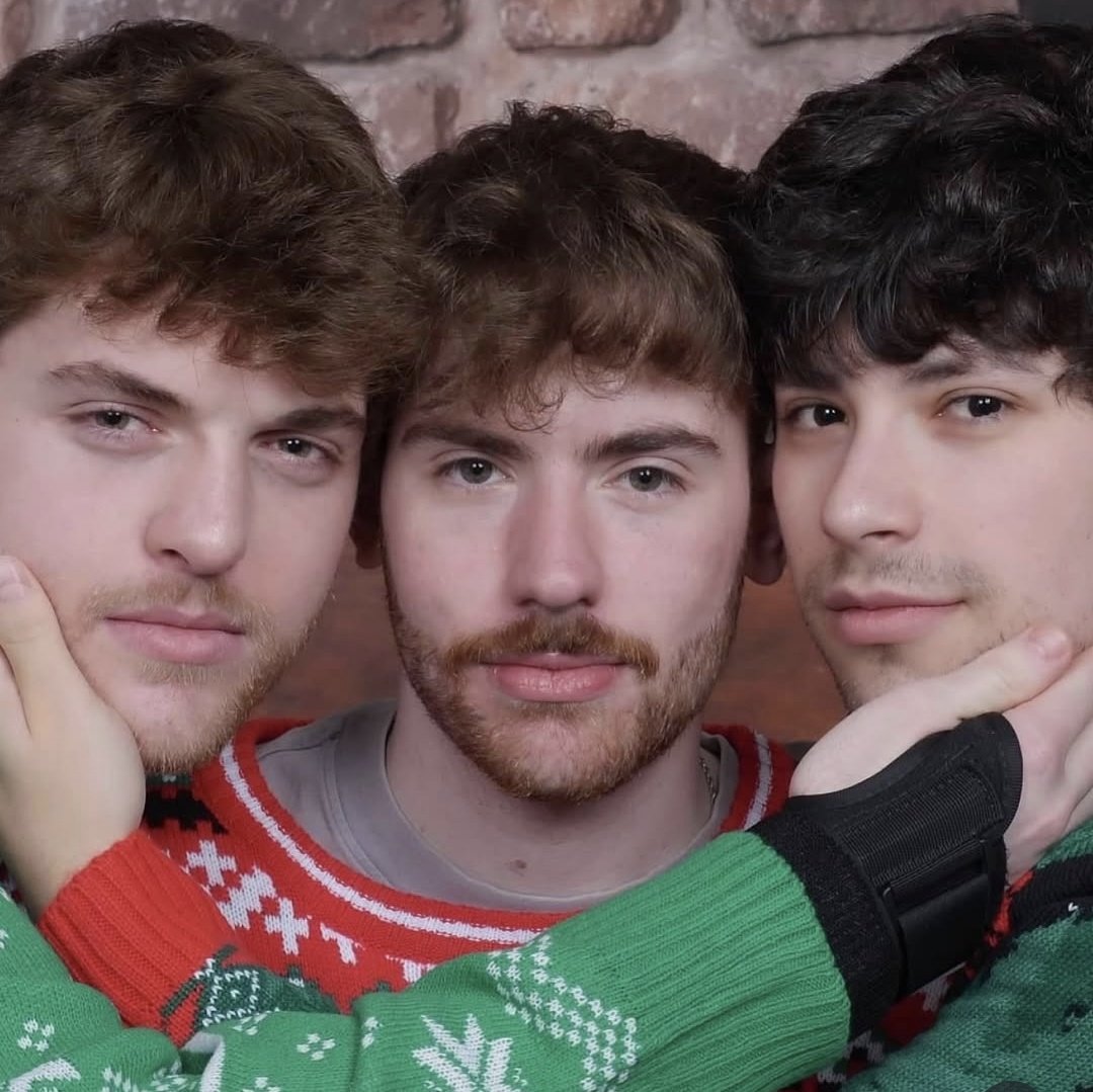 seanwasfound's tweet photo. bros really serving face cards https://t.co/hn7EGndPX7