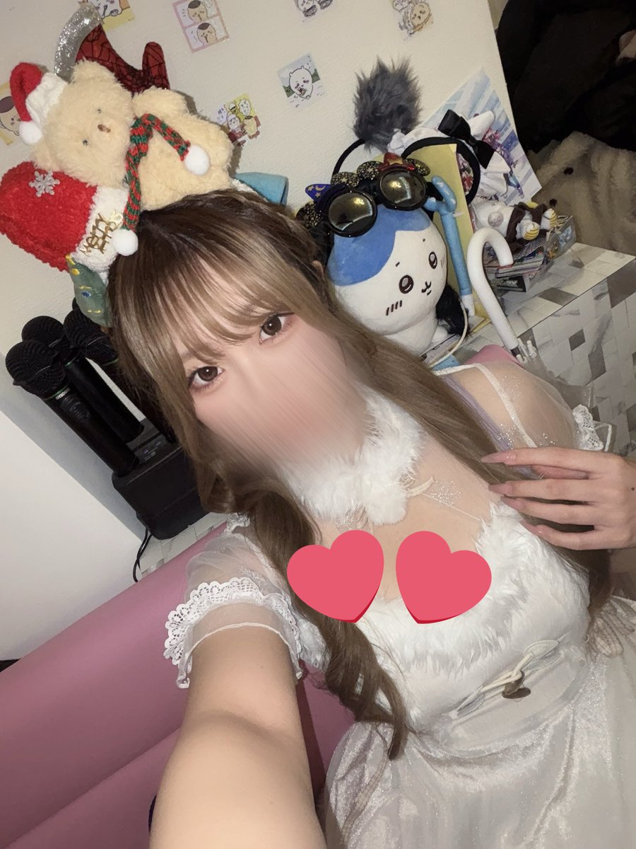 pretty_sakura_'s tweet photo. メリクリ‼️今年はホワイトサンタさんでした🎅🏻🤍
シャンメリーもチキンも美味しかったなあ〜😋🐥⸒⸒
 #コンカフェ   #クリスマス https://t.co/PpXduMQ8ub