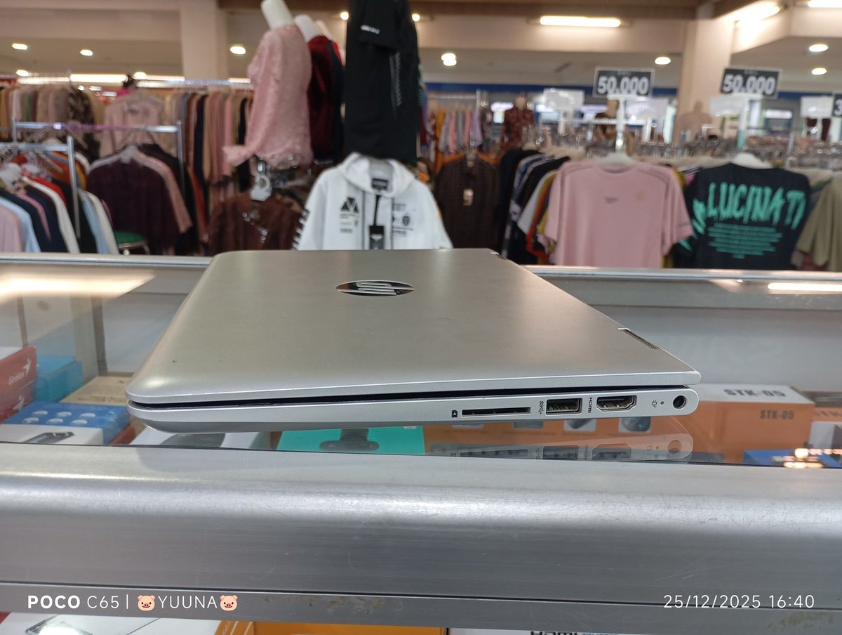 heyqueenbooster's tweet photo. Bantu papa yang kebetulan buka toko laptop.
WTS laptop HP X360 11-AD107TU
Memory 4 Gb , SSD 256 gb, touchscreen 11.6 inch, kondisi mulus, microsoft original bekas pemakaian pribadi
Harga Rp 3.750.000 bisa nego
Dom bekasi
#wtb #zonauang #wtblaptop #wts https://t.co/oXYzjDIPDI
