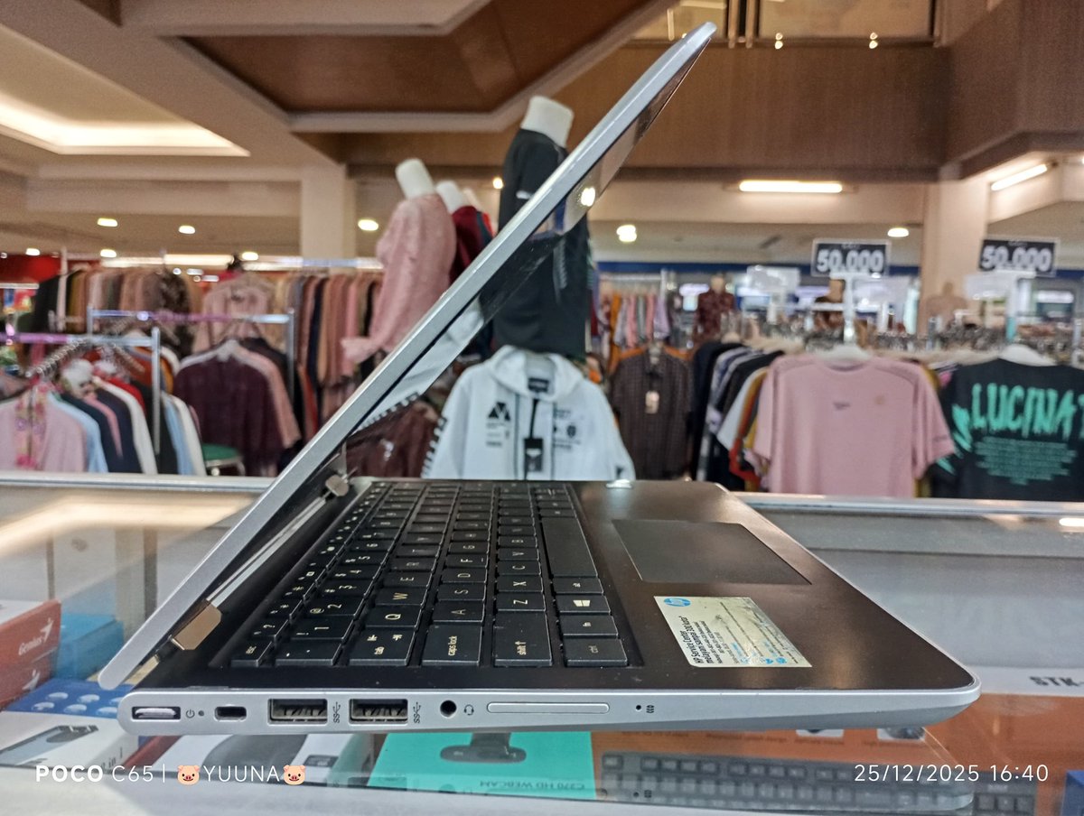 heyqueenbooster's tweet photo. Bantu papa yang kebetulan buka toko laptop.
WTS laptop HP X360 11-AD107TU
Memory 4 Gb , SSD 256 gb, touchscreen 11.6 inch, kondisi mulus, microsoft original bekas pemakaian pribadi
Harga Rp 3.750.000 bisa nego
Dom bekasi
#wtb #zonauang #wtblaptop #wts https://t.co/oXYzjDIPDI