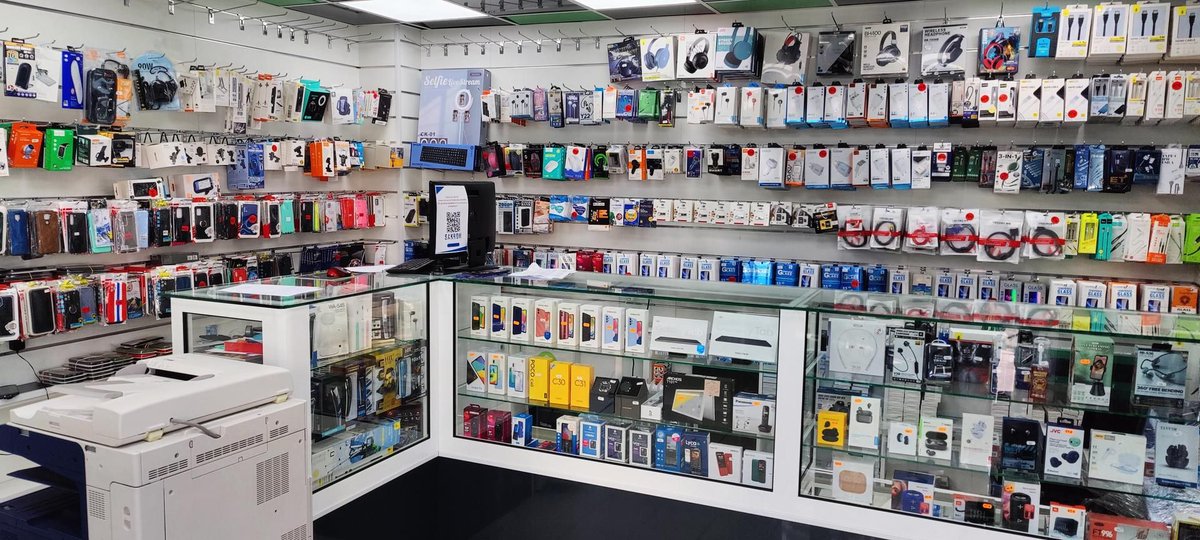 F_Desouche's tweet image. Colombes (92) : un adolescent de 13 ans soupçonné du braquage avec arme de deux magasins de téléphonie en trois jours. Les employés ont été frappés à la tête

 fdesouche.com/2025/12/26/col…