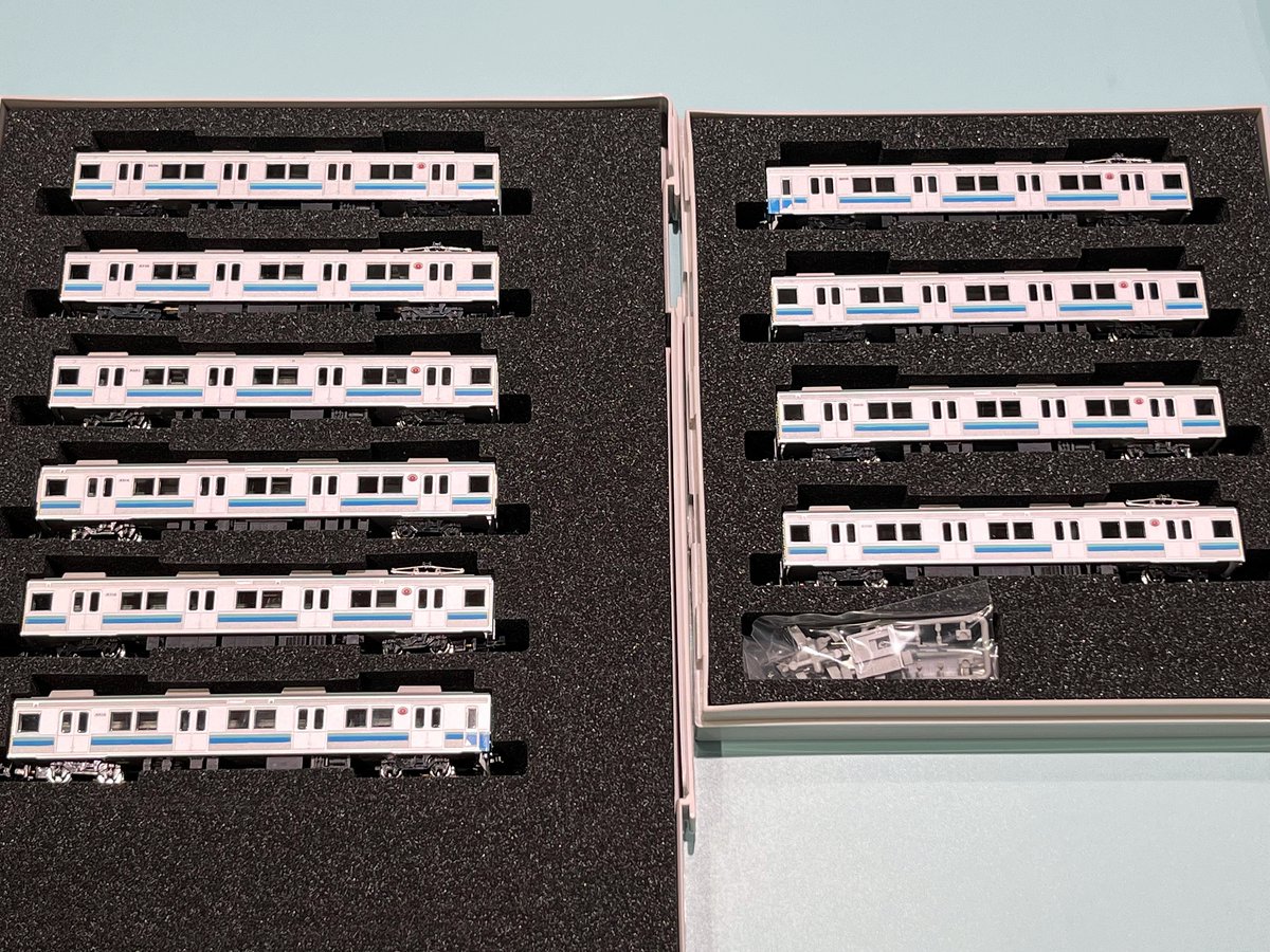 東急電鉄8500系(8614編成・黄色テープ付き)10両編成セットが入荷して