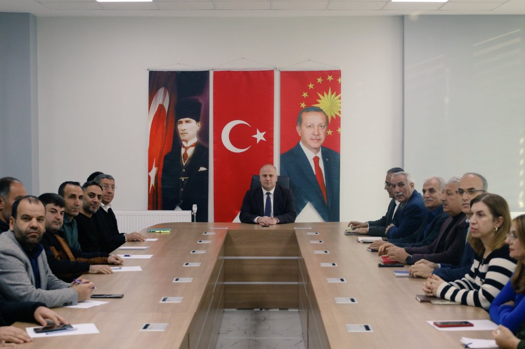 Diyarbakirmem's tweet photo. İl Millî Eğitim Müdürümüz Sayın Salih Sadoğlu, müdürlüğümüz birim şefleri ile değerlendirme toplantısı gerçekleştirdi.

Toplantıda; yürütülen çalışmaların mevcut durumu, kurum içi iş ve işlemlerin etkinliği, koordinasyonun güçlendirilmesi ve önümüzdeki döneme ilişkin planlanan faaliyetler ele alındı.

@tcmeb @Yusuf__Tekin 
@vali_zorluoglu @sadoglu_salih