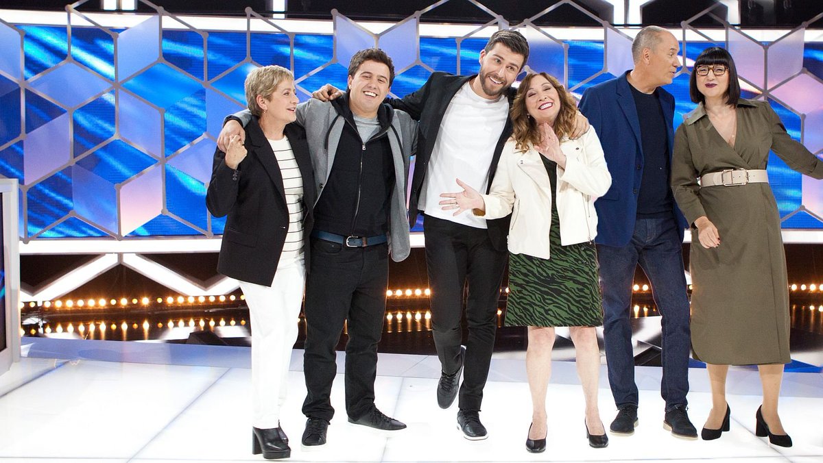 #ElCazador vuelve a casa por Navidad con nuevas entregas en el prime time de <a href="/la2_tve/">La 2</a> 

➡️ Alcanza un fantástico 4% de share y una media de 397.000 espectadores

➡️ Más de 1 millón de espectadores únicos

➡️ Mejora la media de la cadena en un +28.2%

#QueVivaLaTele #Audiencias