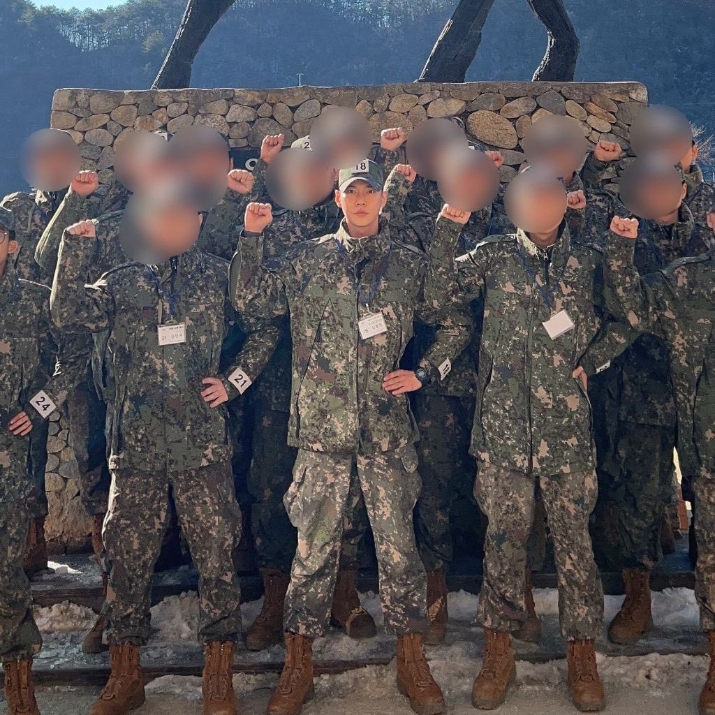 truebluemooon's tweet image. หาาาาา โดยองได้เป็นหัวหน้ากองเหมือนกันหรอออ คนเกาหลีบอกกันอย่างงั้นนะ ถ้าใช่จริงคือเก่งมากกกกกกกก เราเท่อะ