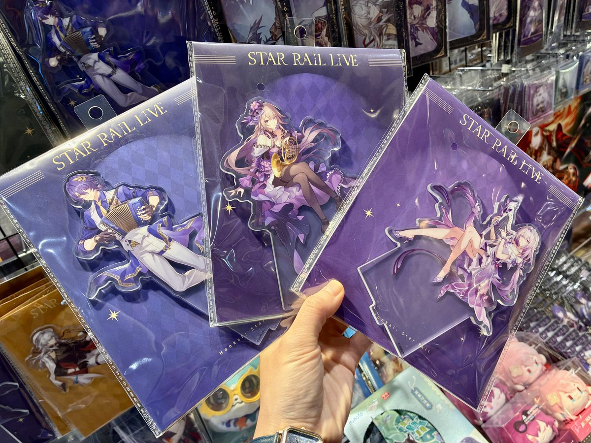 LIVEシリーズ缶バとアクスタの画像が添付できてなかったです😇(焦りすぎ