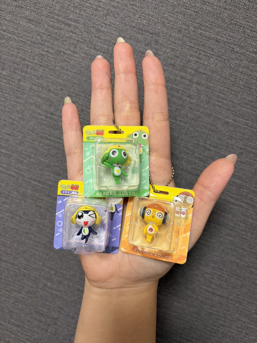 Kanai_VR's tweet photo. 旦那がケロロ当ててくれた〜嬉しい💚
ドラクエマグネットも追加して目当ての
はぐメタとホイミGET🩵🩶 https://t.co/fjrgDIx2XN