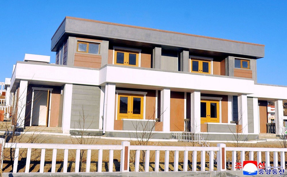 Explore_DPRK's tweet photo. Newly built modern homes have been officially handed over to residents of several farming villages in Nampo area, reflecting the ongoing transformation of the rural landscape in the DPRK 

More at: https://t.co/coUDwn0gks https://t.co/EgxyL4RiCu
