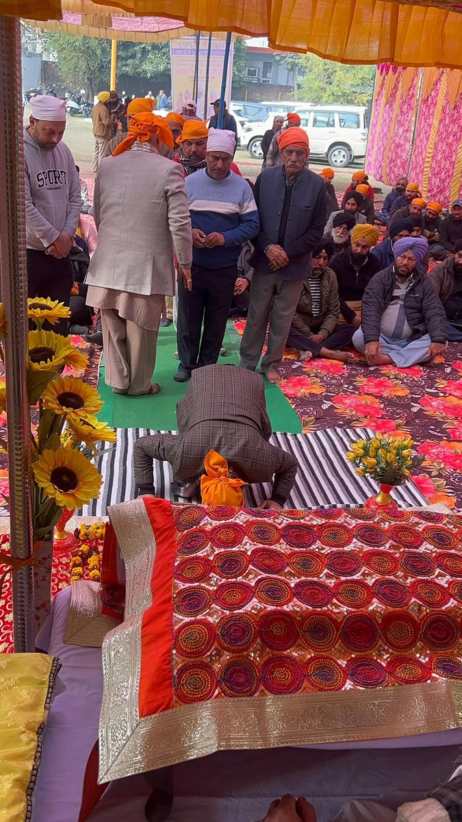 nareshsinghbjp's tweet photo. वीर बाल दिवस के अवसर पर धर्म की रक्षा हेतु अपने प्राणों का बलिदान देने वाले वीर साहिबजादे बाबा जोरावर सिंह जी एवं बाबा फतेह सिंह जी की अमर शहादत को नमन किया। https://t.co/kd7YS0SH3h