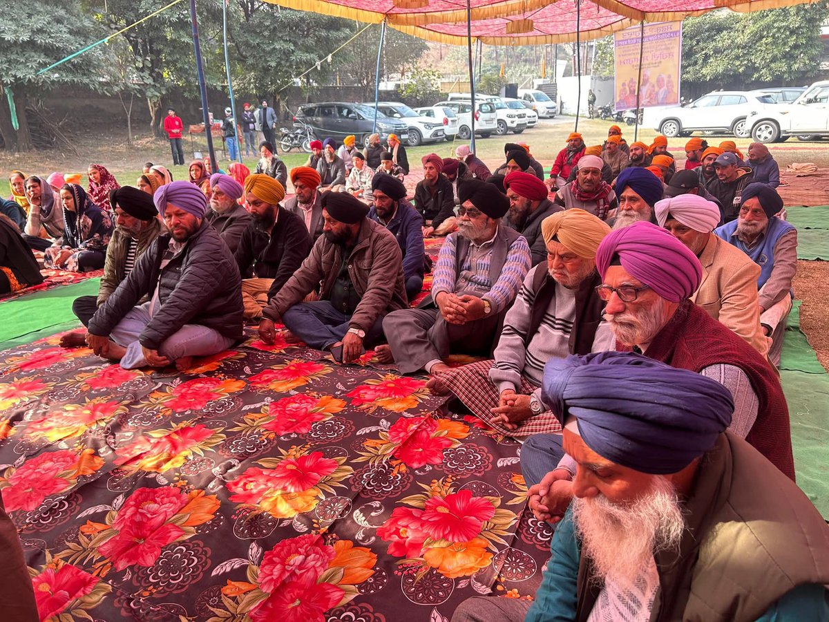 nareshsinghbjp's tweet photo. वीर बाल दिवस के अवसर पर धर्म की रक्षा हेतु अपने प्राणों का बलिदान देने वाले वीर साहिबजादे बाबा जोरावर सिंह जी एवं बाबा फतेह सिंह जी की अमर शहादत को नमन किया। https://t.co/kd7YS0SH3h